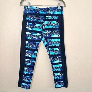 Nike Dri Fit Women’s Sz M Camo Blue 22” Capri Tights Activewear Pants